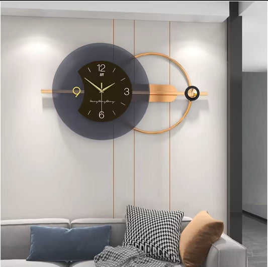 Moderne Wanduhr aus Metall