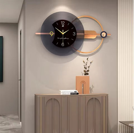 Moderne Wanduhr aus Metall